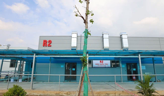 Picture 4 of Close-up of modern equipment and machinery inside the largest Covid-19 field hospital in Hanoi