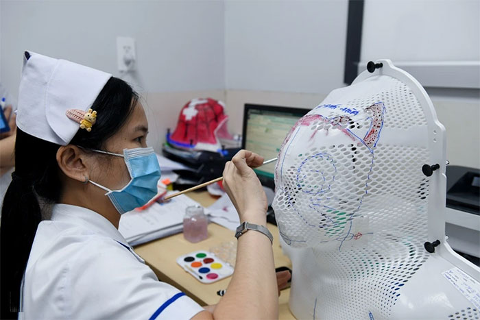 Picture 7 of Close-up of the process of 'making' cancer radiation therapy masks