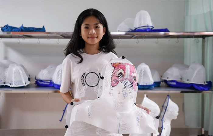 Picture 8 of Close-up of the process of 'making' cancer radiation therapy masks