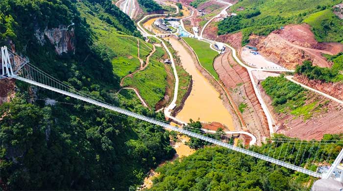 Picture 11 of Close-up of the world's longest pedestrian glass bridge, visitors try 'thrills' when visiting