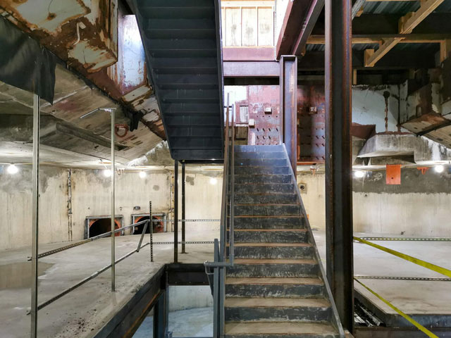 Picture 23 of Close-up of underground survival apartments, where the super-rich swim, watch movies, relax, party, ... waiting for the apocalypse to pass