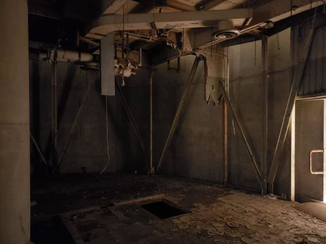 Picture 26 of Close-up of underground survival apartments, where the super-rich swim, watch movies, relax, party, ... waiting for the apocalypse to pass