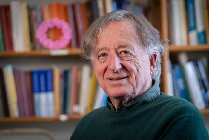 Combining chaos theory and geometry, the mathematician received the prestigious Abel Prize Picture 1