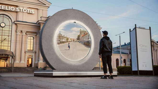 Picture 3 of 'Communication Gate' in science fiction movies appears in Europe