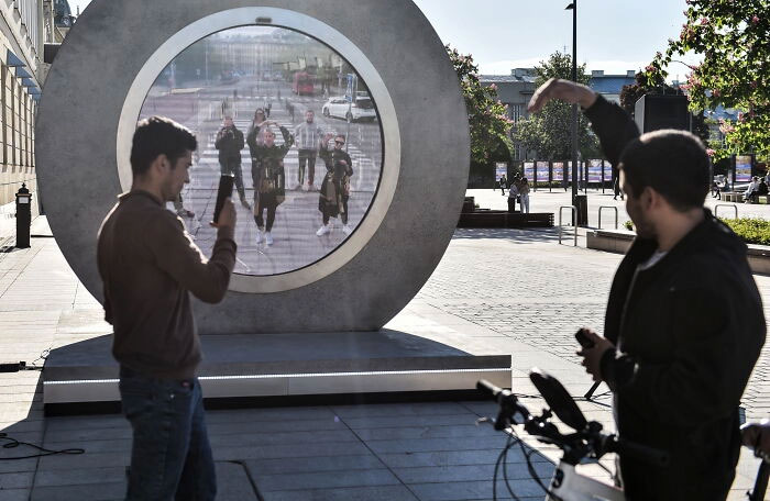 Picture 5 of 'Communication Gate' in science fiction movies appears in Europe