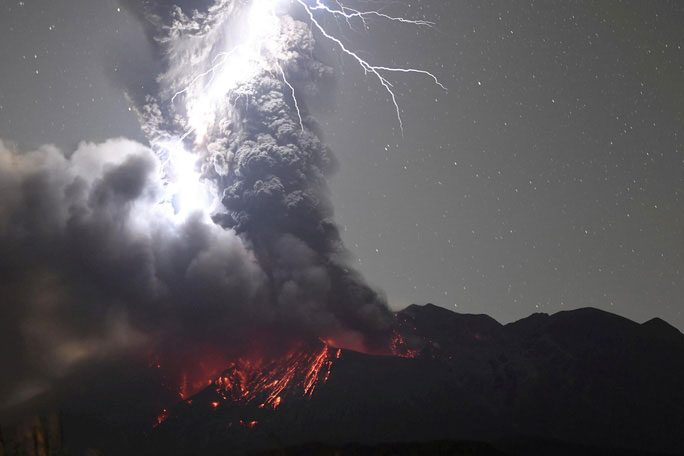 Cosmic particle penetrates Earth's volcano, exposing many surprises Picture 1