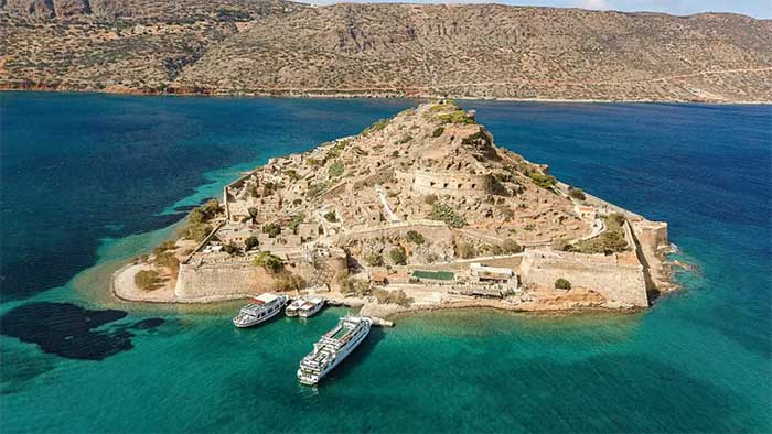Countries that reward foreigners with billions of dollars to come and live here Picture 1