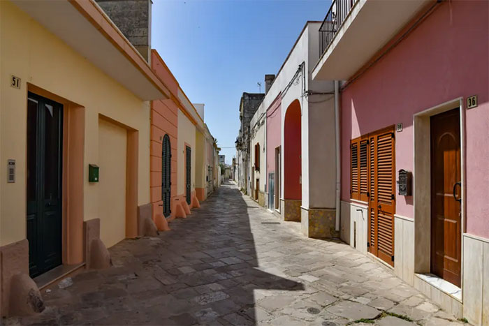 Countries that reward foreigners with billions of dollars to come and live here Picture 3