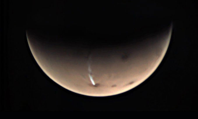 Picture 1 of Decoding the 1,800km-long cloud on Mars.