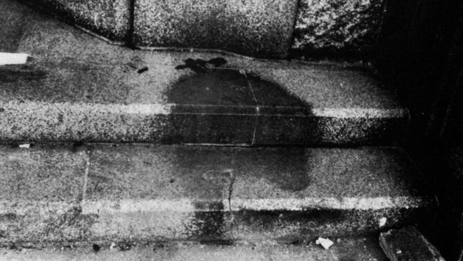 Picture 1 of Decoding the mysterious 'shadow' on the sidewalk, is it a supernatural phenomenon?