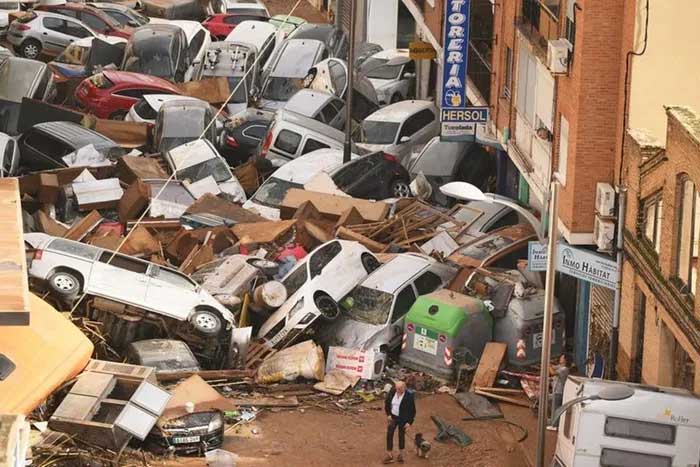 Picture 1 of Devastating scenes in Spain after massive flash floods, government declares 3 days of national mourning