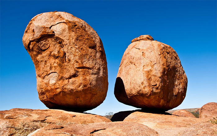 Picture 1 of Devil's marbles: The mysterious balance of Australian nature