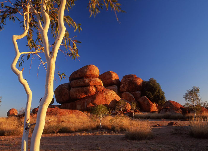 Picture 2 of Devil's marbles: The mysterious balance of Australian nature