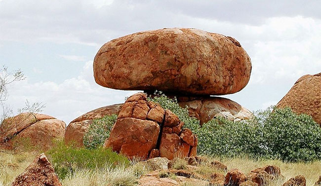 Picture 5 of Devil's marbles: The mysterious balance of Australian nature