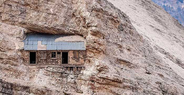 Picture 2 of Discover a unique old house hidden in a mountain