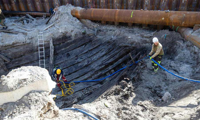 Picture 1 of Discovered 700-year-old merchant ship wreck buried under the street