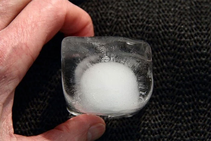Picture 3 of Distinguish between ice made from boiled and unboiled water