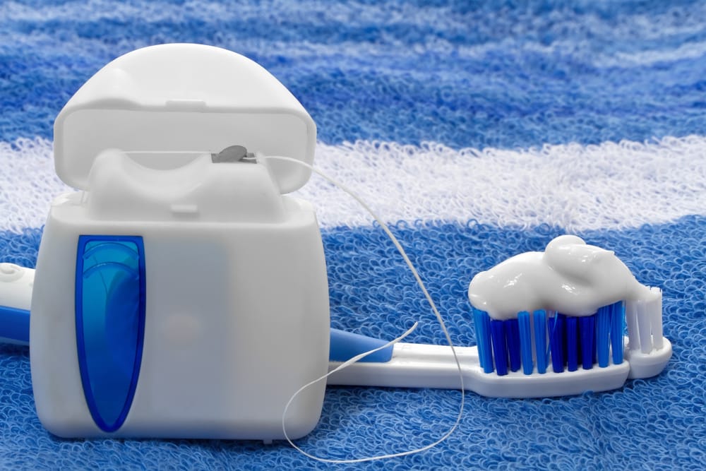 Does flossing contain carcinogens and thinning teeth? Picture 2