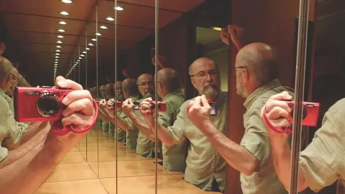 Picture 1 of Does the reflection between two mirrors facing each other last indefinitely?