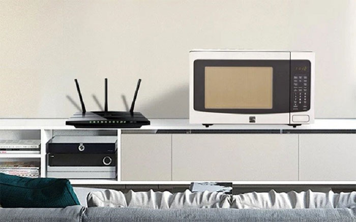 Picture 2 of Don't be foolish to place these things near the Wifi transmitter: It both wastes electricity and causes the network to flicker!