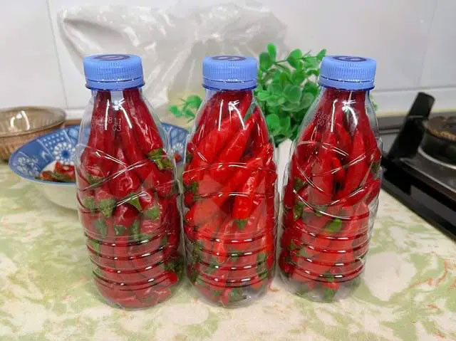 Picture 5 of Don't put them directly in the refrigerator, there is a way to preserve fresh chili peppers as if they were just picked for up to half a year