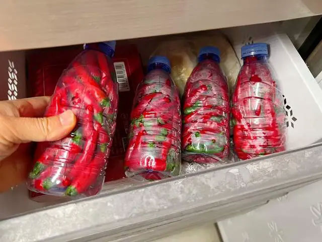 Picture 6 of Don't put them directly in the refrigerator, there is a way to preserve fresh chili peppers as if they were just picked for up to half a year