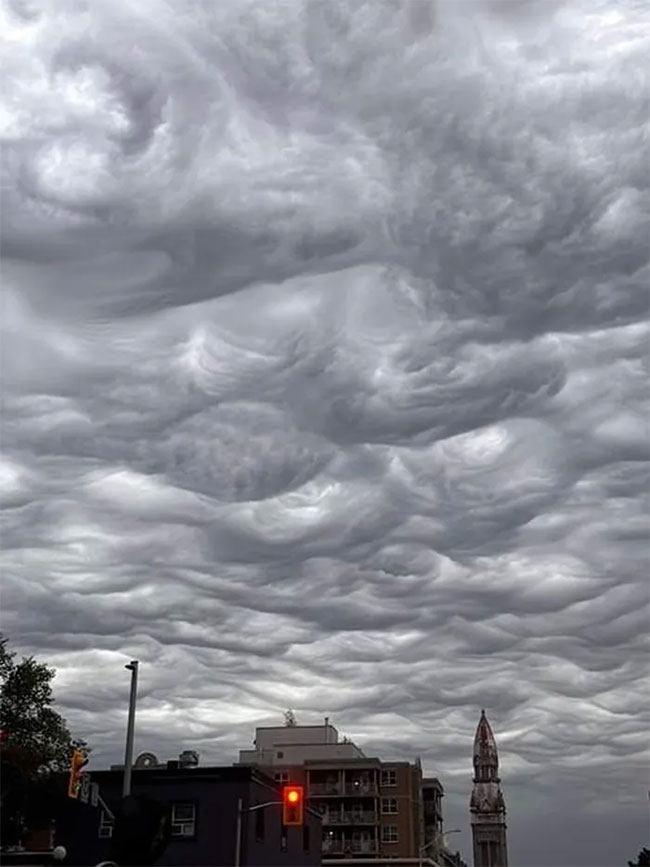 Picture 3 of Doomsday Clouds Appear Over Canada: Could This Be The Last Time We See Them?