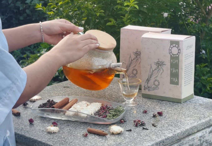 Picture 1 of Duy Tan University students make tea from corn guts