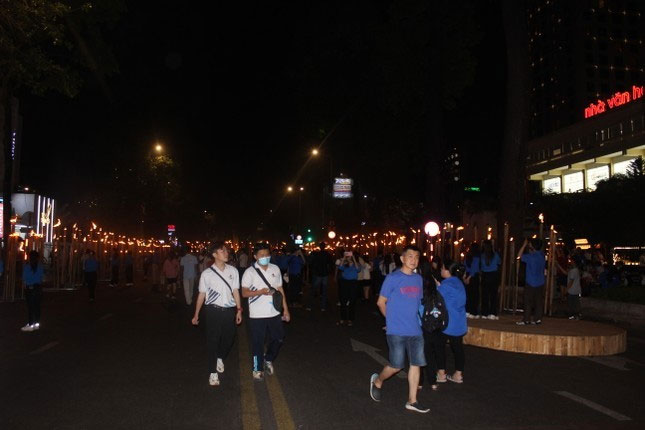Picture 2 of Earth Hour 2024 calls for reducing carbon footprint - moving towards Netzero