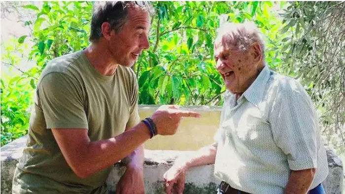 Picture 2 of Elderly man with cancer moved to live in blue zones, unexpectedly lived to be 98 years old: The secret is very simple!
