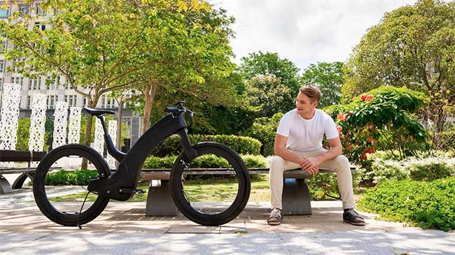 Electric bicycles with no spokes, 'invisible' wheel hubs, and advanced security technology. Picture 1