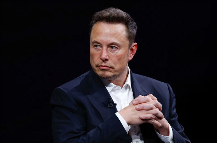 Picture 1 of Elon Musk says AI is about to outperform the smartest person