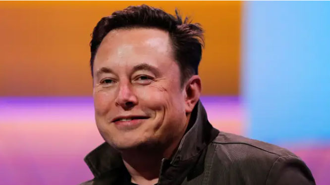 Picture 1 of Elon Musk says people can upload their memories and personalities to a robot developed by Tesla