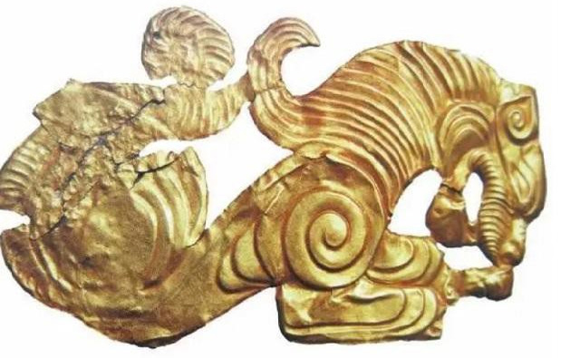Picture 7 of Excavating a 2,000-year-old tomb, overwhelmed to see a ton of golden lions and countless treasures