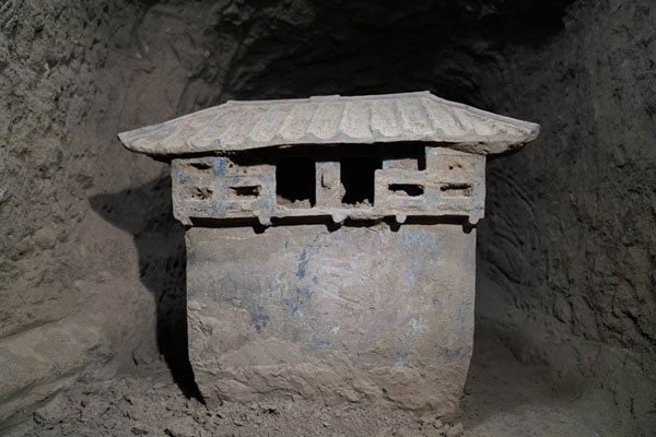 Excavating an ancient tomb, discovering 'golden millet through the air' for 2,000 years Picture 1