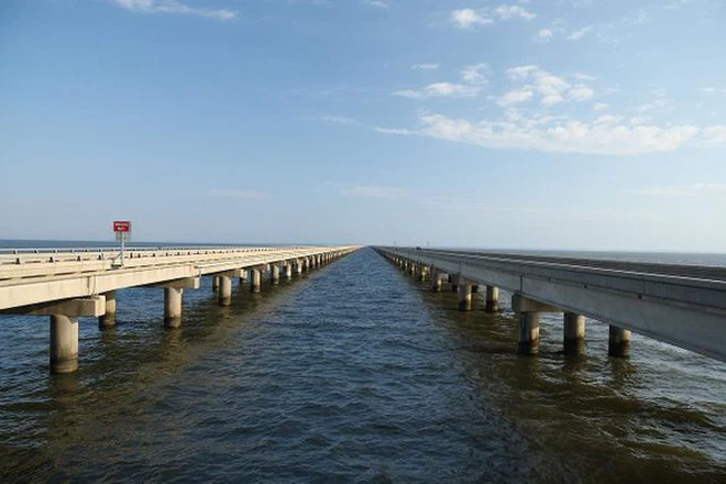 Picture 4 of Experience on the world's longest highway bridge: Drivers are afraid of 'stiffness', pregnant women give birth on the bridge