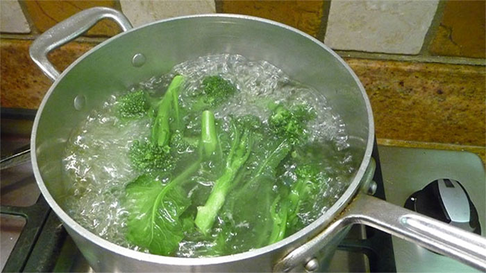 Picture 4 of Experts explain that there are 3 types of foam that need to be removed, and 3 types that should be kept to eat because they are good for your health.