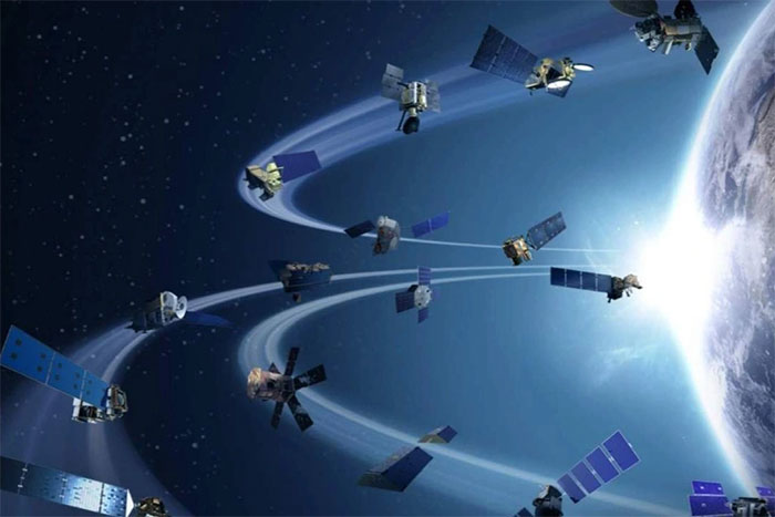 Picture 1 of Experts from NASA warn that Starlink satellites are 'eroding' the Earth's magnetic field