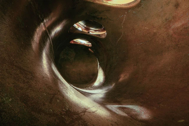 Picture 2 of Explore the strangely abstract space inside musical instruments