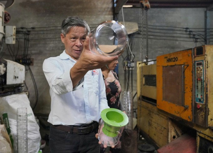 Picture 2 of 'Farmer inventor' creates trap to prevent mosquito breeding
