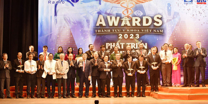 Picture 2 of Fetal heart intervention was honored as a Vietnamese medical achievement