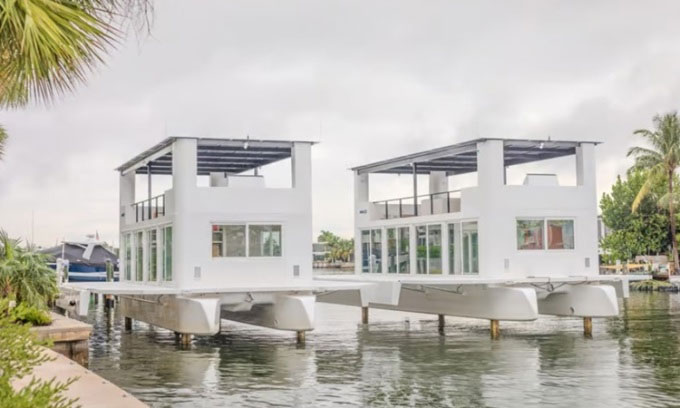 Picture 1 of Floating house on the sea thanks to the motor-mounted leg system