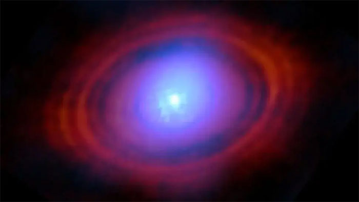 Picture 1 of Floating 'space ocean' discovered, with 3 times more water than Earth