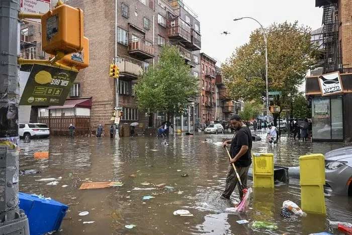 Picture 3 of Floods in Dubai - Proof of failure in combating global climate change