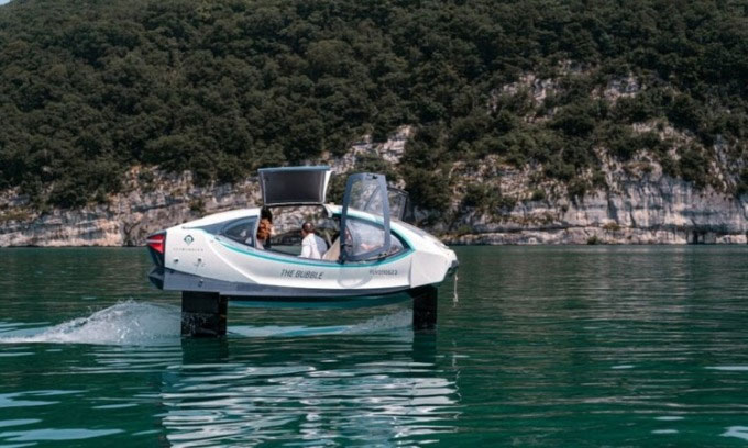 Picture 1 of Flying water taxis begin carrying passengers in France