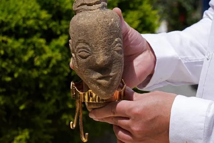 Found an ancient 'treasure', the farmer thought he sold a lot of money and the ending was unexpected Picture 1