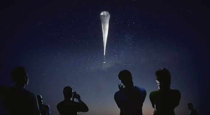 Picture 3 of Future travel: Fly in a giant hot air balloon in the stratosphere but the price is super expensive, $ 50,000 / ticket