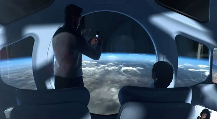 Picture 9 of Future travel: Fly in a giant hot air balloon in the stratosphere but the price is super expensive, $ 50,000 / ticket