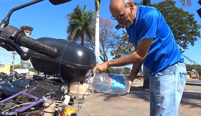 Gasoline is too expensive, the man created a motorcycle that runs on water Picture 1