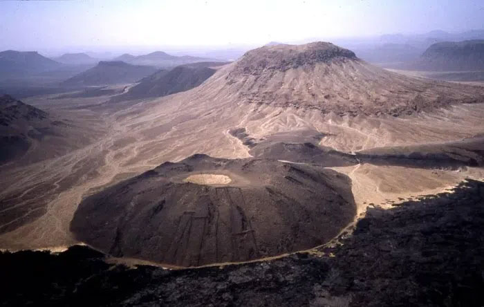 Picture 1 of Giant stone structures in Saudi Arabia, the oldest monuments in the world?